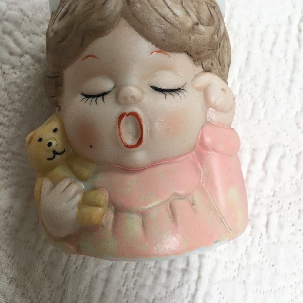 Vintage small cache pot.